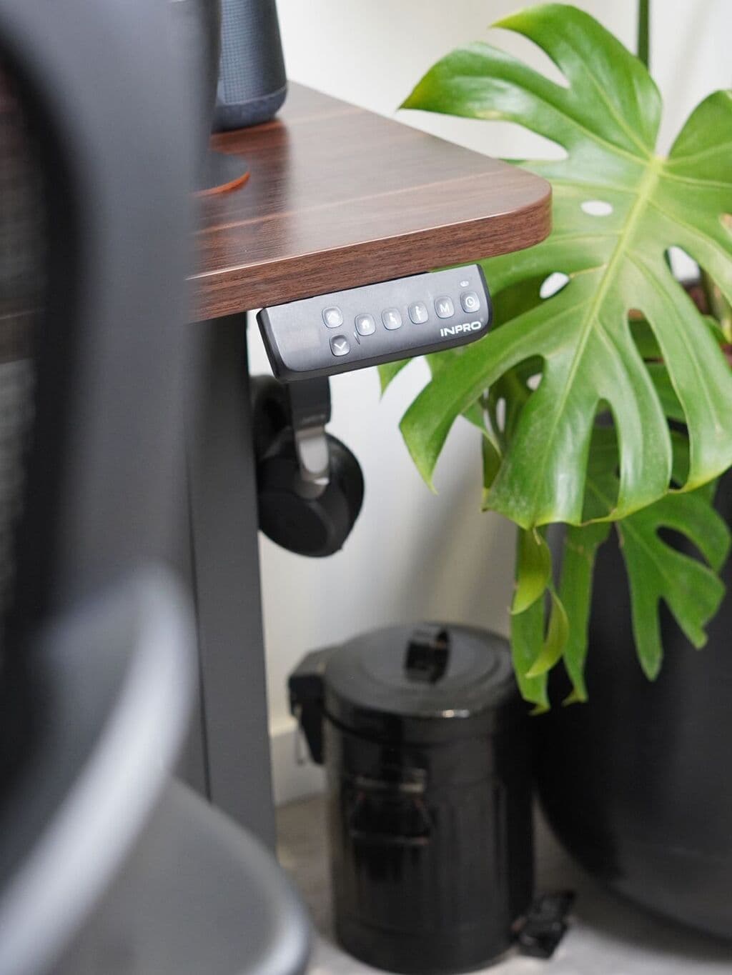 KIT SETUP PRO (Escritorio Elevable Pro 150 x 70 x 25 + Lampara Hexagon de regalo)